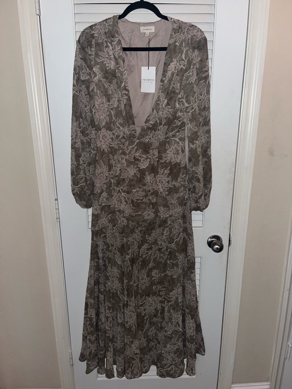 VICI BOHO Promesa Taupe Floral V-Neck Long Sleeve Dress